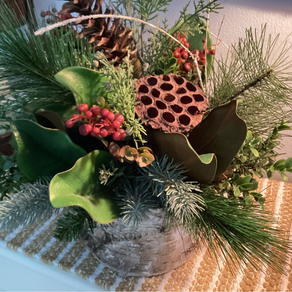 Large Winter holiday centerpiece Christmas decor coastal EUC - Picture 2 of 3